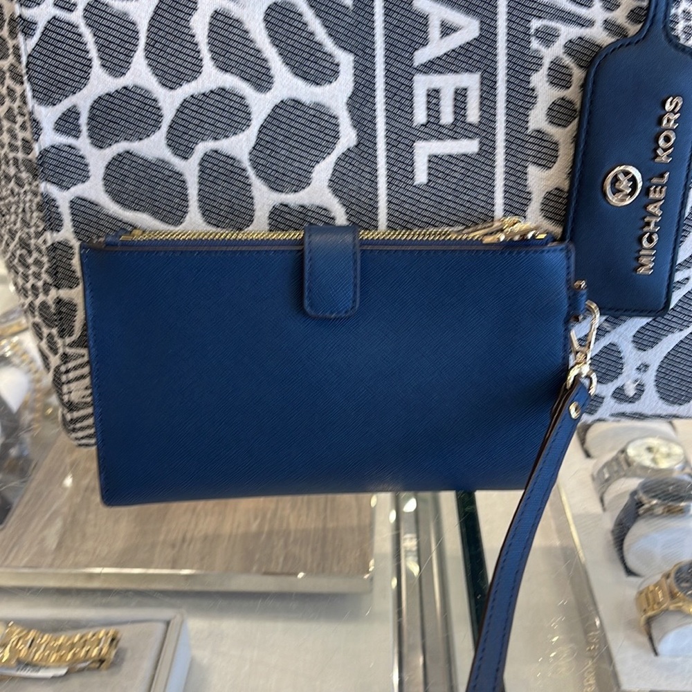 MICHAEL KORS LARGE DOUBLE ZIP WRISTLET WALLET PHONE CASE
Navy NWT - Picture 8 of 16